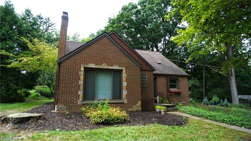 556 Royal Ave, Akron, OH, 44303-1665 | Card Image