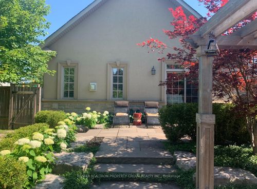 168 Twyn Rivers Dr, Pickering, ON, L1V1E2 | Card Image