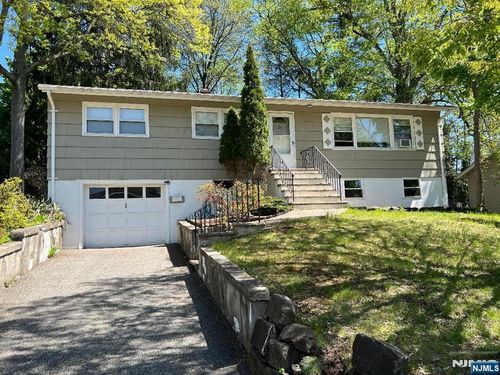 24 Ruth Ln, Demarest, NJ, 07627-2116 | Card Image