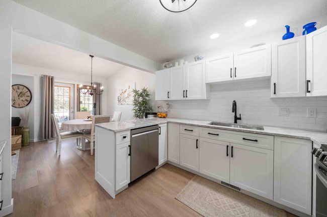 74 Park Meadows Lane Se, Townhouse with 3 bedrooms, 3 bathrooms and 3 parking in Medicine Hat AB | Image 16