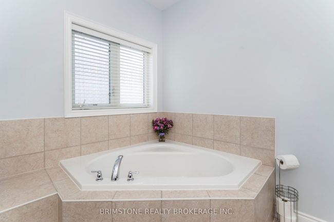5 Nadmarc Crt, House other with 7 bedrooms, 4 bathrooms and 5 parking in Angus ON | Image 22