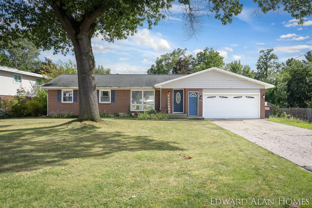 Bellewood Dr, Grand Rapids, MI 49508