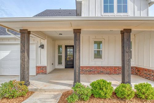 720 Argos Rd, Yukon, OK, 73099-5561 | Card Image