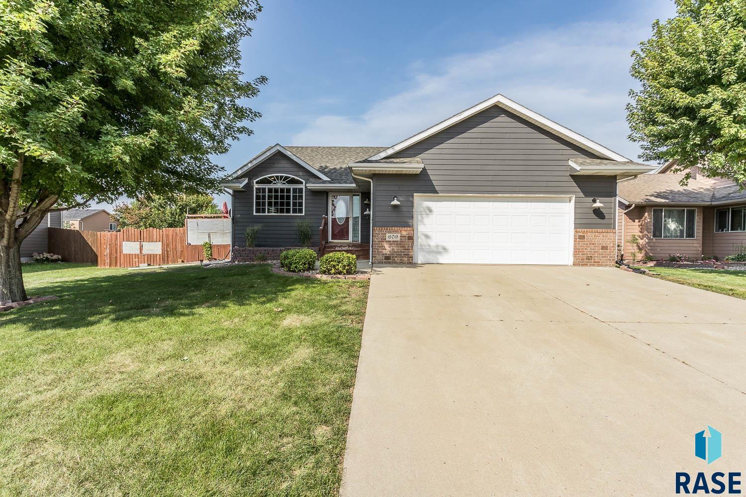 Raven Ave, Harrisburg, SD 57032