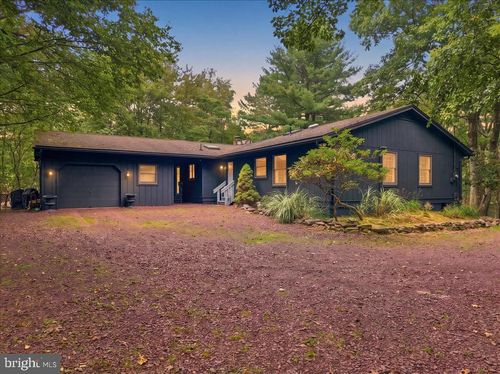 33 Estates Dr, Lake Harmony, PA, 18624-6007 | Card Image