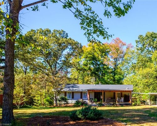 371 Pebble Dr, Thomasville, NC, 27360-8788 | Card Image