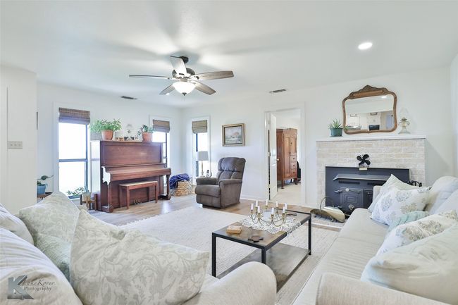 817 State Highway 153, House other with 4 bedrooms, 3 bathrooms and null parking in Wingate TX | Image 4