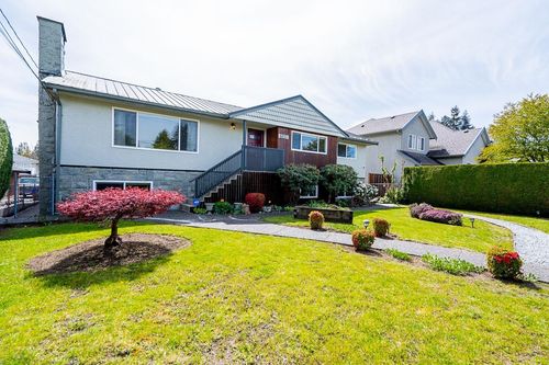 6830 Curtis Street, House other with 5 bedrooms, 4 bathrooms and 4 parking in Burnaby BC | Card Image