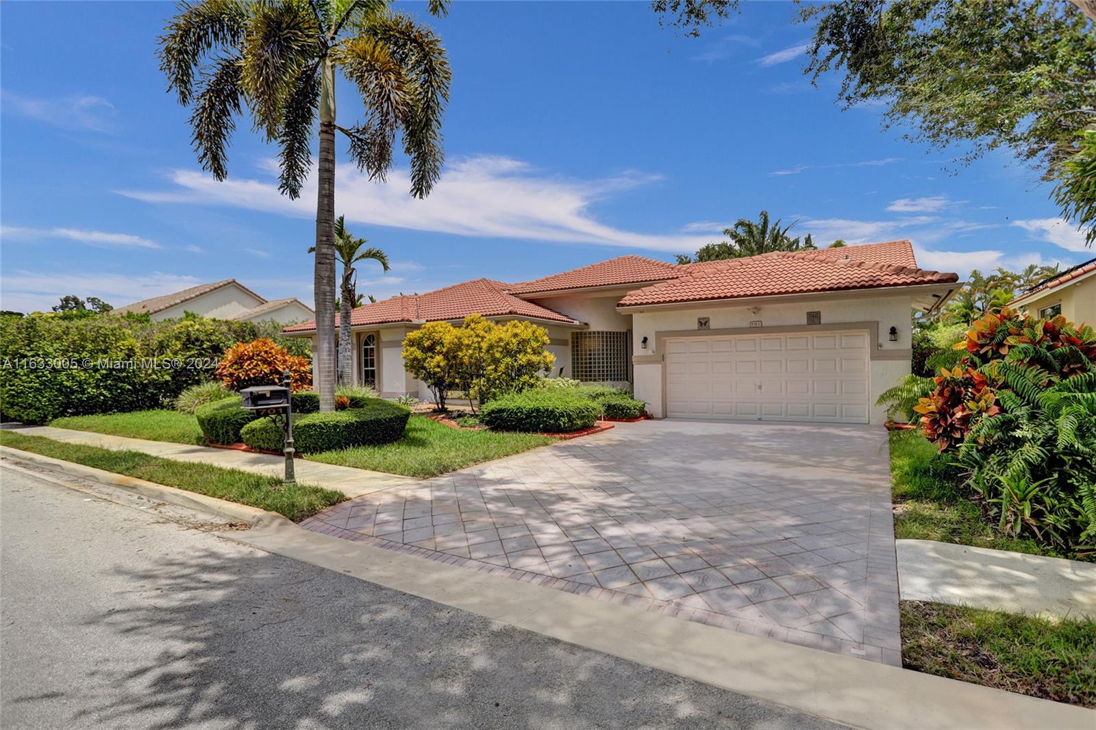 Laurel Ln, Pembroke Pines, FL 33027