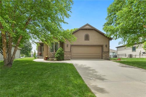 29374 Rockwood Ave, Paola, KS, 66071-5710 | Card Image
