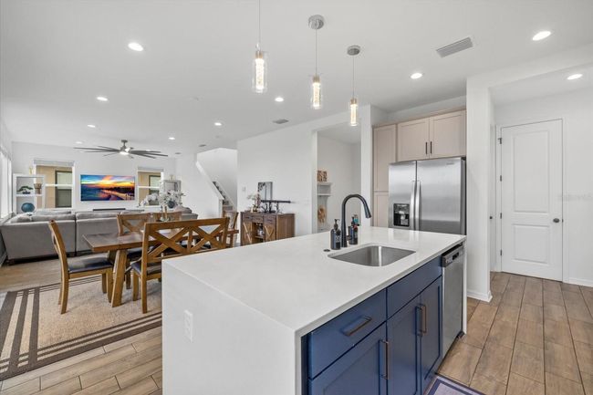 8330 Abalone Loop, House other with 3 bedrooms, 3 bathrooms and null parking in Parrish FL | Image 9