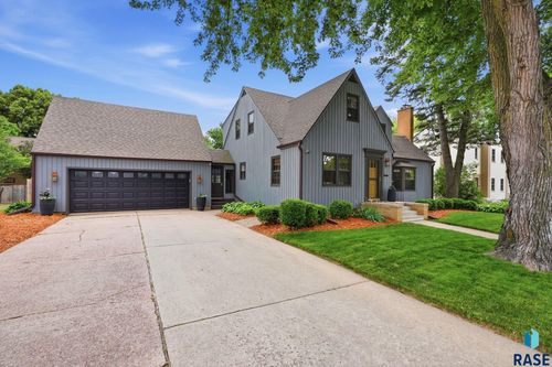 1910 S Phillips Ave, Sioux Falls, SD, 57105-2938 | Card Image