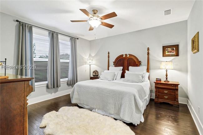 Primary suite Bedroom | Image 19