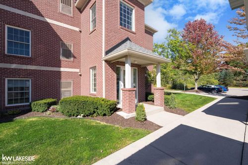 6600 Trillium Village Ln, Clarkston, MI, 48346-5203 | Card Image