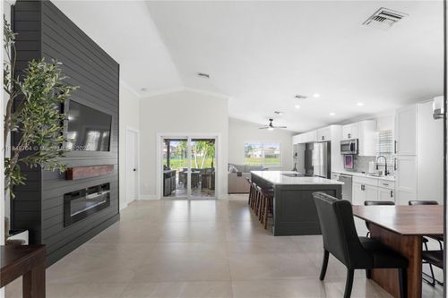 20530 Sw 1st St, Pembroke Pines, FL, 33029-5022 | Card Image