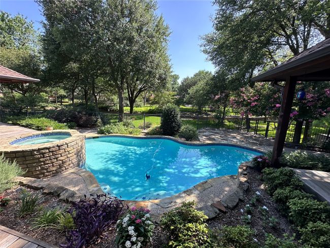 Sparkling pool and spa | Image 38