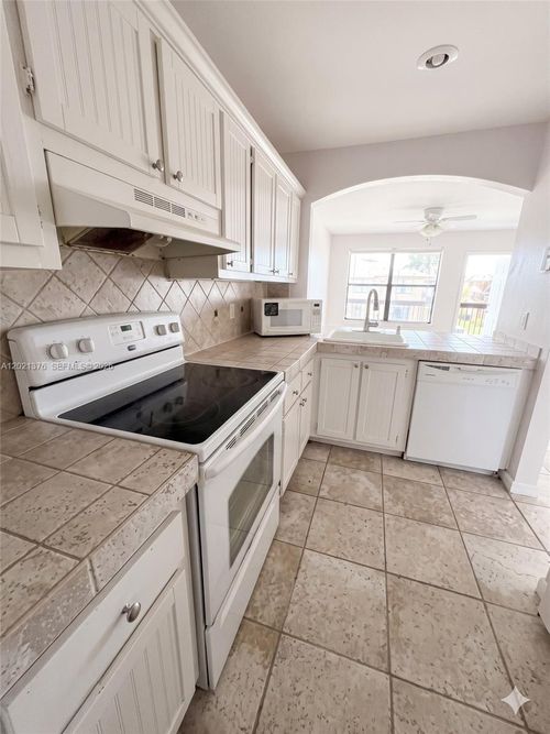 204-10046 Winding Lake Rd, Sunrise, FL, 33351-5843 | Card Image