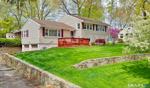 109 Sterling Rd, Trumbull, CT, 06611-2303 | Card Image