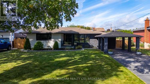 9 Bishops Rd, St. Catharines, ON, L2M1T8 | Card Image