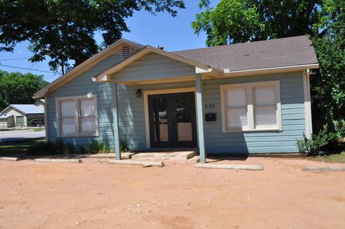 505 N Llano St, Fredericksburg, TX, 78624-3939 | Card Image