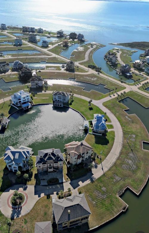 10 Loggerhead, Hitchcock, TX, 77563-3792 | Card Image