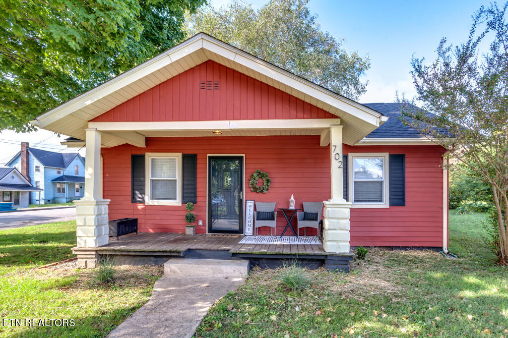 Poplar St, Loudon, TN 37774