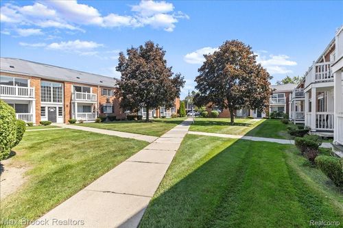 apt-101-2425 Torquay Ave, Royal Oak, MI, 48073-1130 | Card Image