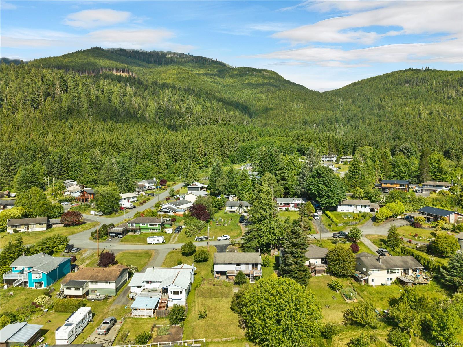 Residential in Sayward 5