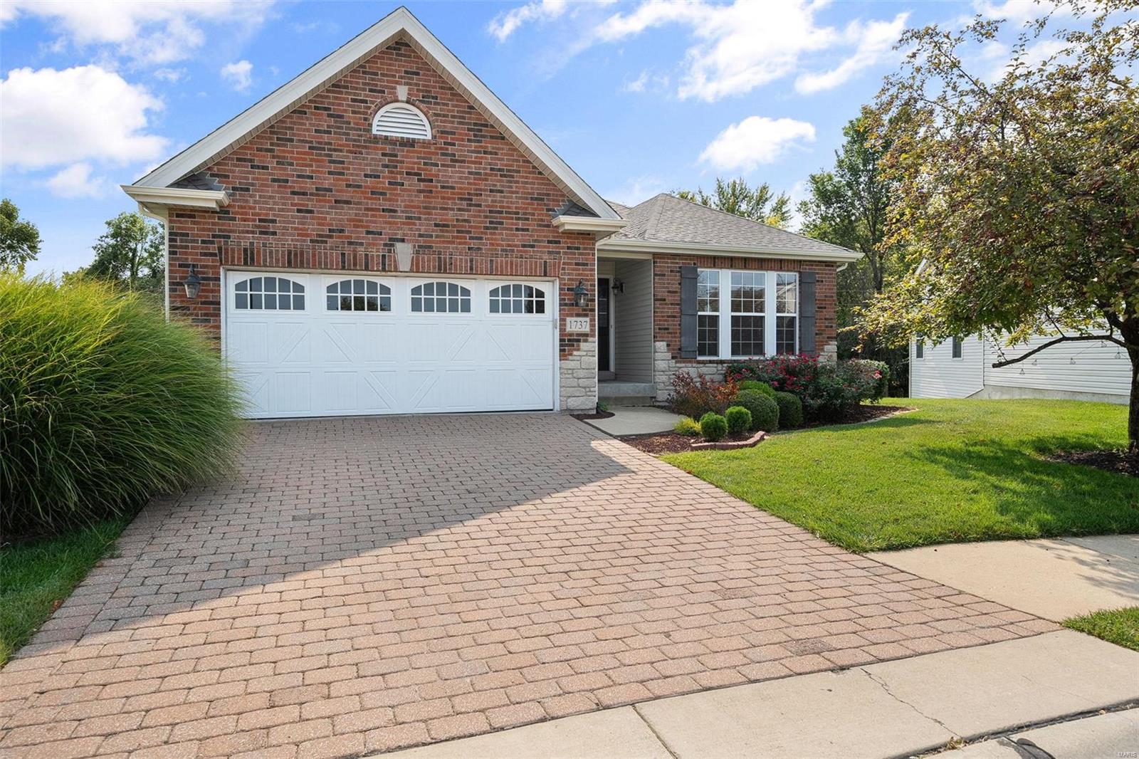 Moss Rock Dr, Saint Charles, MO 63303