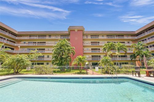 apt-r102-5300 Washington St, Hollywood, FL, 33021-7705 | Card Image