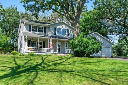 621 Twelve Oaks Ln, Hudson, WI, 54016-1851 | Card Image