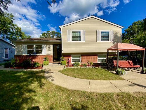 1927 Dugdale Rd, North Chicago, IL, 60064-1926 | Card Image