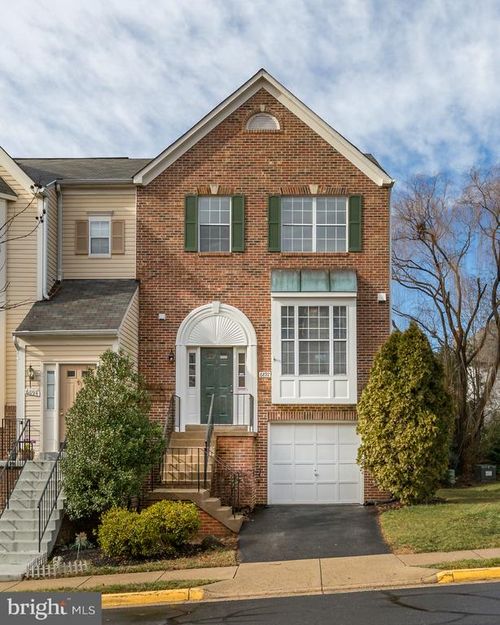 6892 Kerrywood Cir, CENTREVILLE, VA, 20121-5037 | Card Image