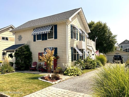 upstairs-14 Cook St, Monmouth Beach, NJ, 07750-1403 | Card Image