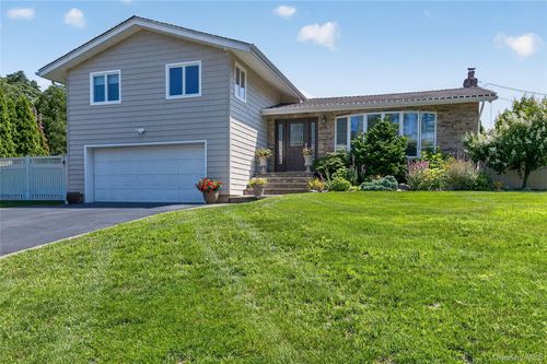 1 Ryan Ct, Syosset, NY, 11791-2127 | Card Image