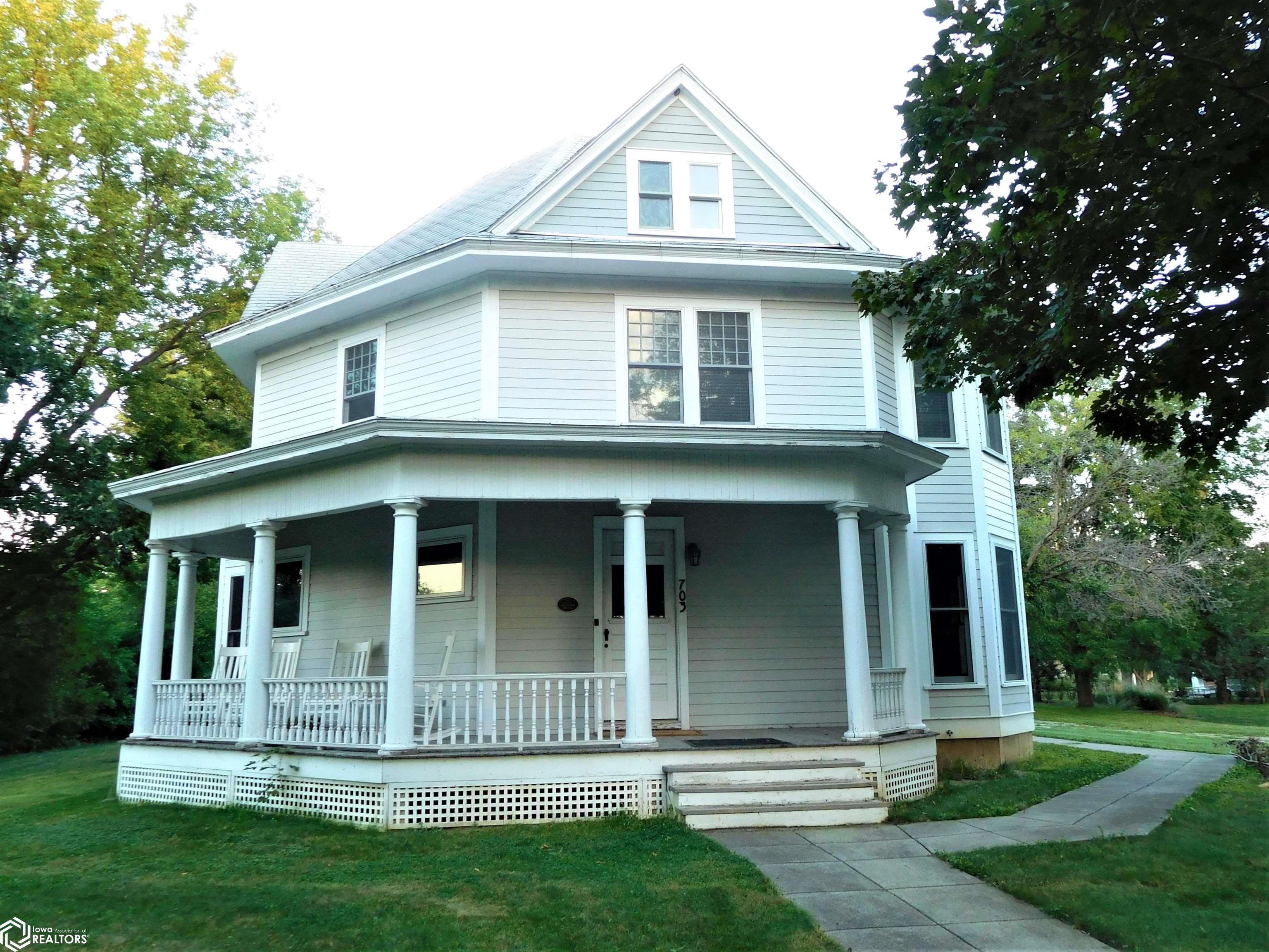 Chestnut St, Jefferson, IA 50129