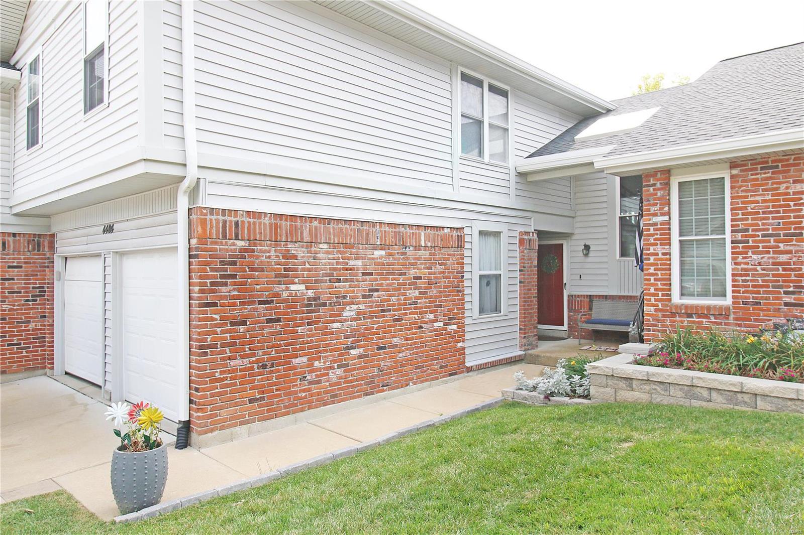 Stone Wood Ct, Saint Louis, MO 63128