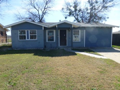 6729 Wallis Rd, Lake Worth, TX, 76135-2215 | Card Image