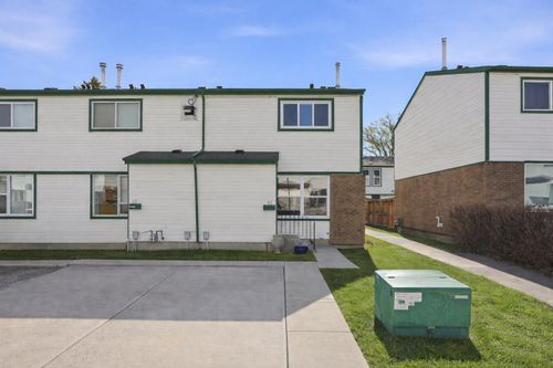 41-100 Pennsylvania Road Se, Calgary, AB, T2A4Y8 | Card Image