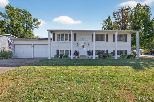 24 Saint David Dr, Saint Peters, MO, 63376-1413 | Card Image