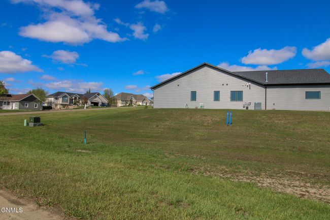 8127 Hawktree Dr, Townhouse with 3 bedrooms, 2 bathrooms and null parking in Bismarck ND | Image 68