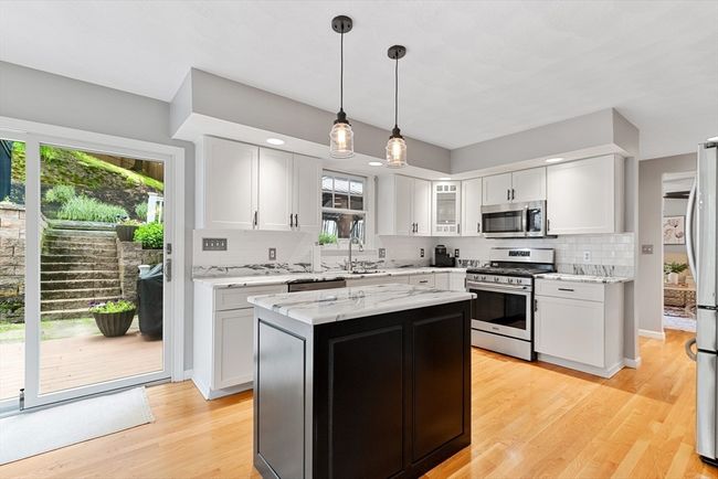 5 Memory Ln, House other with 3 bedrooms, 3 bathrooms and 3 parking in Wakefield MA | Image 5