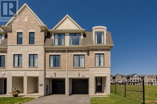 1401 Almonte Dr, Burlington, ON, L7P0V8 | Card Image