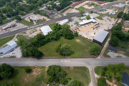 1701 W Oak, Palestine, TX, 75801 | Card Image