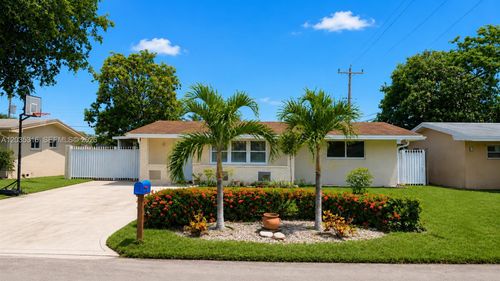 7611 Nw 15th Ct, Pembroke Pines, FL, 33024-5217 | Card Image