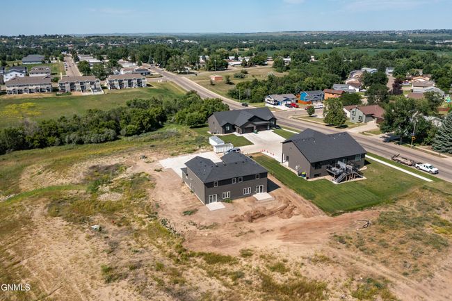 1710 Heart Ridge Loop Se, Townhouse with 3 bedrooms, 3 bathrooms and null parking in Mandan ND | Image 32