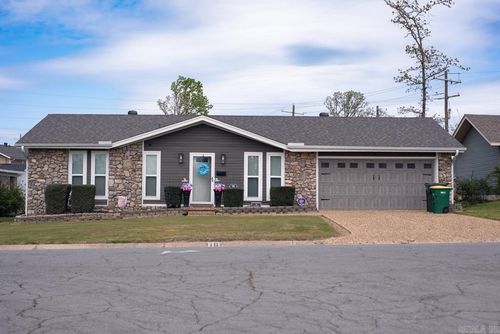16 Walnut Valley Dr, Little Rock, AR, 72211-1832 | Card Image