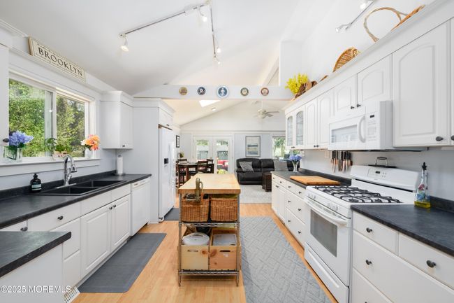 338 Navesink River Rd, House other with 4 bedrooms, 3 bathrooms and null parking in Red Bank NJ | Image 9