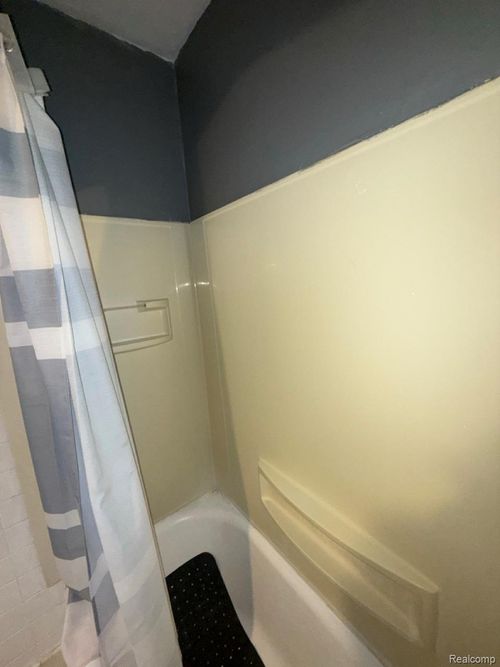 11830 Riad St, Detroit, MI, 48224-1528 | Card Image