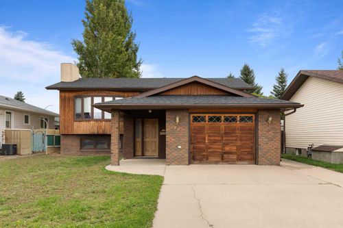 42 Rundle Cres Se, Medicine Hat, AB, T1B3W7 | Card Image